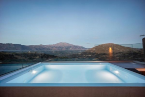 Luxury apartment with rooftop pool in Meronas